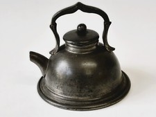 Piccola mini teiera in peltro antica con manico, teiera decorativa da collezione