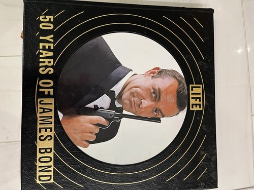 Anni james bond - james,