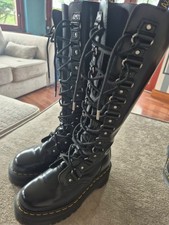Doc Martens taglia 3 stivali