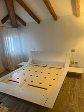 Letto matrimoniale Aqua/Presotto con comodini integrati. In ottime condizioni
