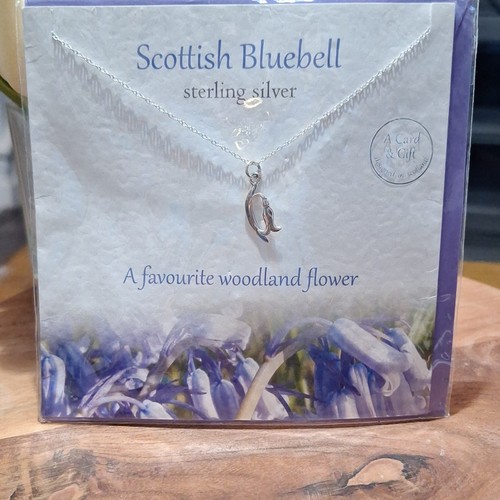 Collana con ciondolo fiore