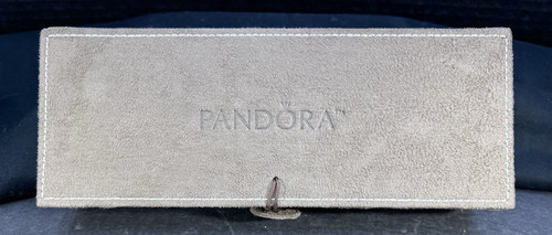 Pandora finta pelle