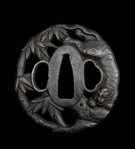 Antica tigre tsuba giapponese