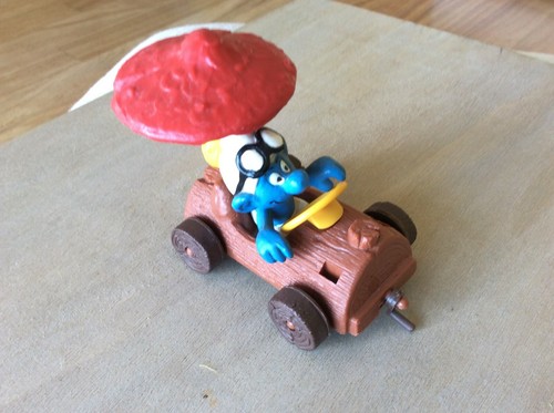 Automobile puffo con - puffo, occhiali