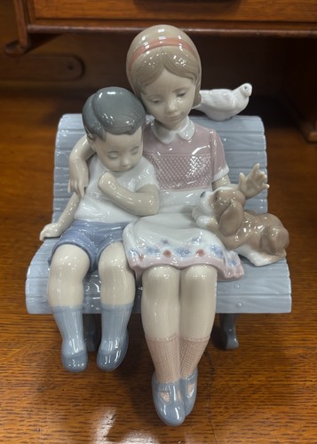 Lladro surrounded love - surrounded,