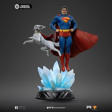Statua di Superman e Krypto