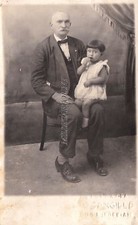 RODI (FG): fotocart. privata di nonno e nipotina nello studio  fotogr. Sangillo