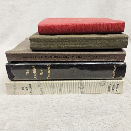 New testament book - new, lot