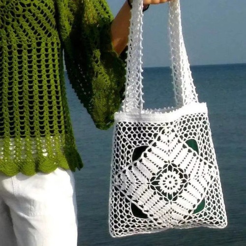 Borsa bianca all'uncinetto