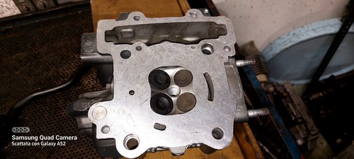 Testa con valvole per ktm - con,