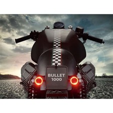 Freccia con faro posteriore