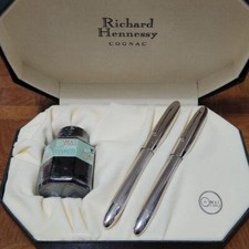 Hennessy & OMAS penna