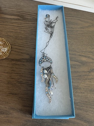Touchstone crystal jellyfish