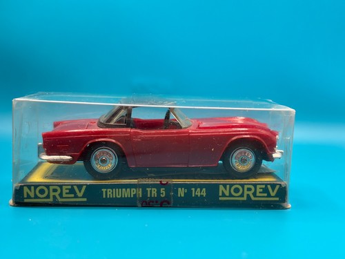 Norev red triumph - triumph, tr