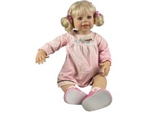 Monika Levenig bambola