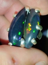 Anello con due Opali Etiope black Honeycomb 18 carati naturale