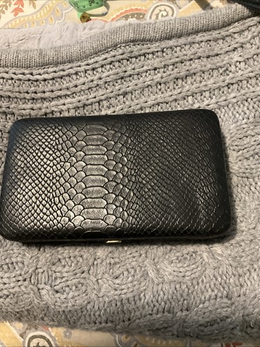 Pochette rigida oro nero clam