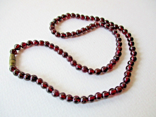 Collana granati produzione