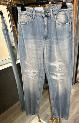 Jeans nuovi con etichette