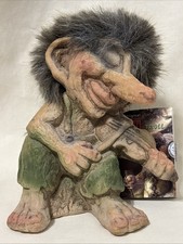 NyForm Troll Playing Violin