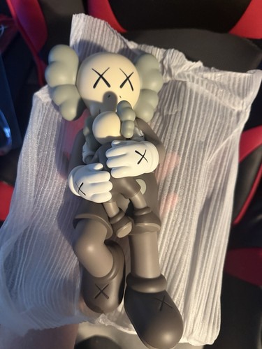 Figurina vinile kaws - ,