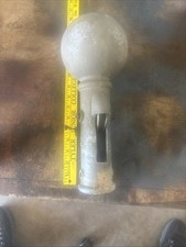 Vecchio palo bandiera a sfera