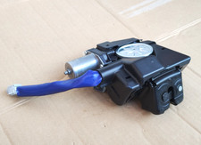 Attuatore serratura portellone