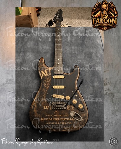 Chitarra elettrica fatta - , a