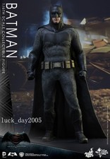 HOT TOYS MMS342 Batman v
