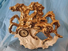 Orologio Da Tavolo Raffigurante 2 Cavalli, Ceramica, Mercedes,  Made In Italy 