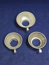 3 vecchi imbuti di riempimento