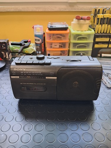 Sony radio cassette - radio, corder