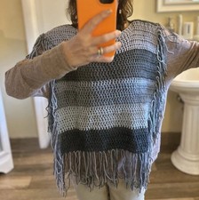 Poncho grigio fatto a mano