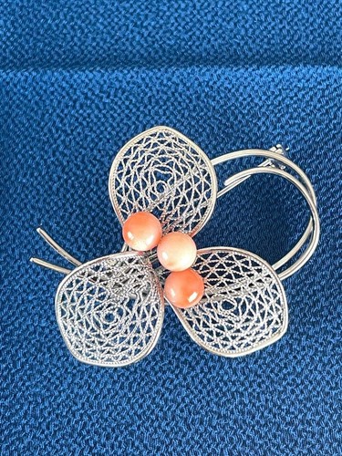 Spilla vintage con fiore rosa