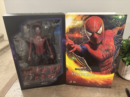 Hot toys spiderman way home - hot, no