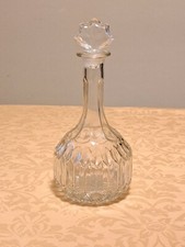 Bottiglia in vetro sfaccettato