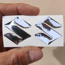 Coppia adesivi resinati 3D logo Suzuki cromati