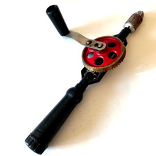 Trapano a manovella sovietico