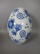 uovo vintage ceramica blu e bianco floreale grazioso arredamento casa di campagna