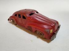 Auto giocattolo in latta