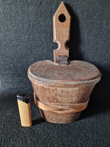 Antico contenitore porta sale