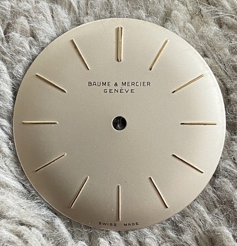Neuf cadran montre - neuf, et