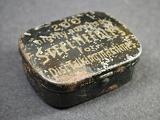 Antica scatola di latta con