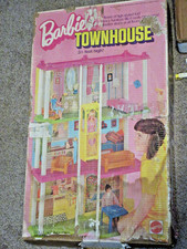 VINTAGE 1974 BARBIE TOWNHOUSE