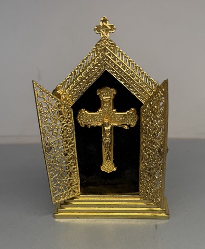 Croce altare santuario tavolo