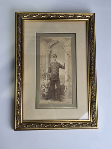Antica foto armadio - , trombone