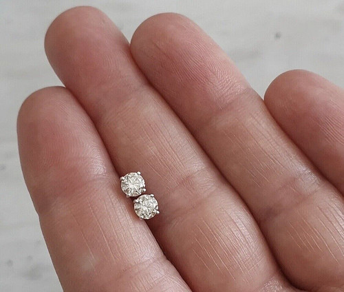 Orecchini solitario moissanite