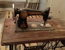 Vendo macchina da cucire Singer a pedale d'epoca, anni '50/'60.