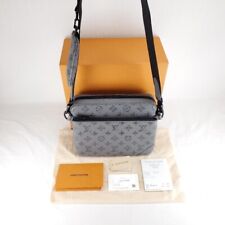 LOUIS VUITTON TRIO MESSENGER -