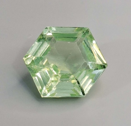 Peridoto verde chiaro taglio - chiaro,